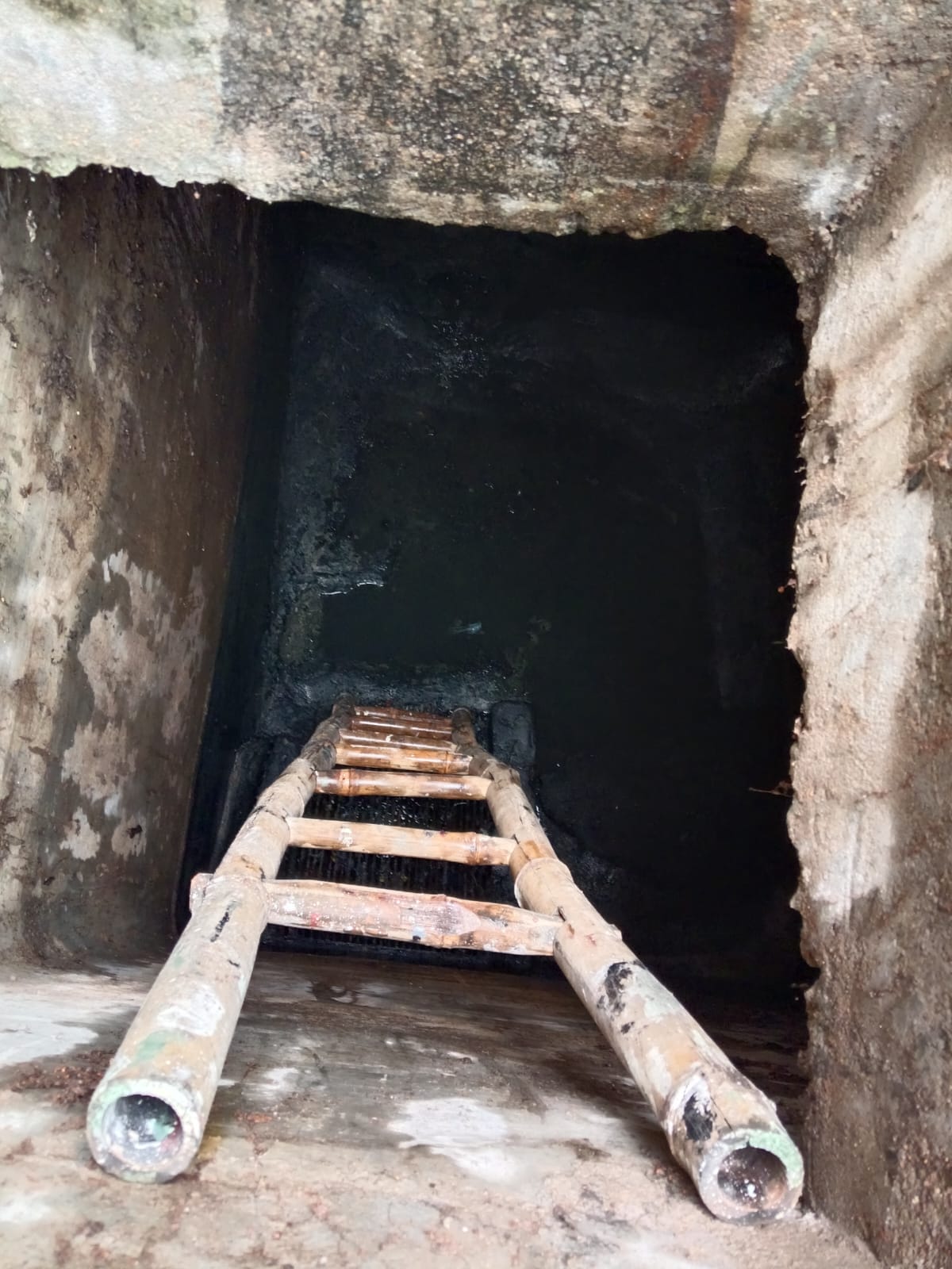 Commercial Septic Tank Sludge Cleaning